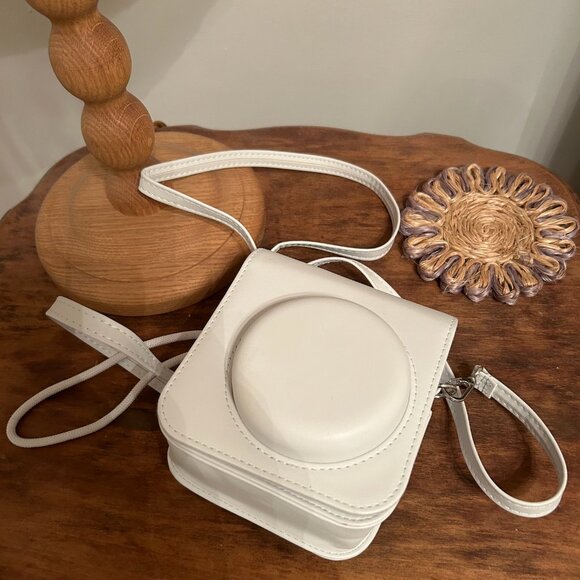 Fujifilm Instax Mini 12 Instant Polaroid Camera White- with carrying case - Picture 4 of 4